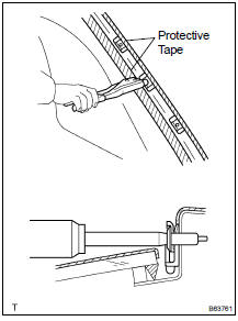 INSTALL WINDSHIELD OUTSIDE MOULDING CLIP NO.1