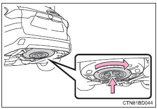 Toyota Highlander. Stowing the flat tire, jack and all tools