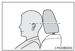 Toyota Highlander. Adjusting the height of the head restraints