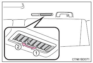 Toyota Highlander. Adjusting the position of and opening and closing the air outlets