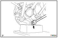  REMOVE STRUT ROD ASSY REAR