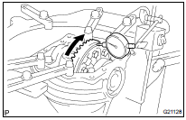 INSPECT RUNOUT OF DIFFERENTIAL RING GEAR