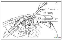 INSPECT TOOTH CONTACT BETWEEN RING GEAR AND DRIVE PINION