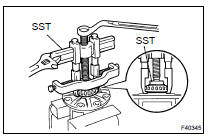 REMOVE REAR DIFFERENTIAL CASE BEARING