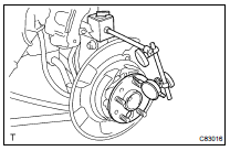 INSPECT AXLE HUB DEVIATION