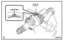  INSTALL FRONT AXLE INBOARD JOINT BOOT LH CLAMP