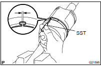  INSTALL REAR DRIVE SHAFT INBOARD JOINT BOOT LH CLAMP