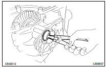 REMOVE CTR DIFFERENTIAL LOCK SLEEVE