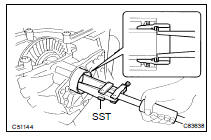 REMOVE CTR DIFFERENTIAL LOCK SLEEVE