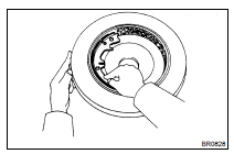 INSPECT BRAKE DISC AND PARKING BRAKE SHOE LINING FOR PROPER CONTACT