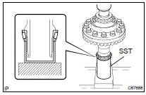 INSTALL CENTER DIFFERENTIAL CASE TAPERED ROLLER BEARING