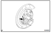 REMOVE PARKING BRAKE SHOE HOLD DOWN SPRING PIN (4WD DRIVE TYPE)