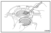 INSPECT TOOTH CONTACT BETWEEN RING GEAR AND DRIVEN PINION