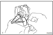  MEASURE VANE PUMP ROTATION TORQUE