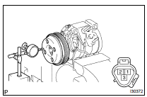 INSPECT MAGNETIC CLUTCH CLEARANCE