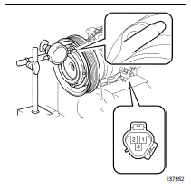 INSPECT MAGNETIC CLUTCH CLEARANCE