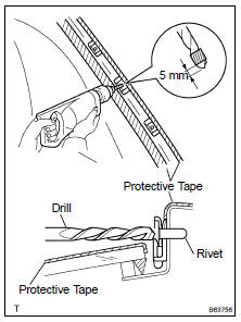 REMOVE WINDSHIELD OUTSIDE MOULDING CLIP NO.1