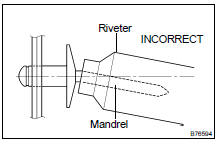 INSTALL WINDSHIELD OUTSIDE MOULDING CLIP NO.1